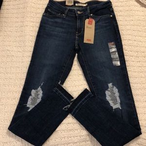 711 Levi Skinny Jeans - NWT